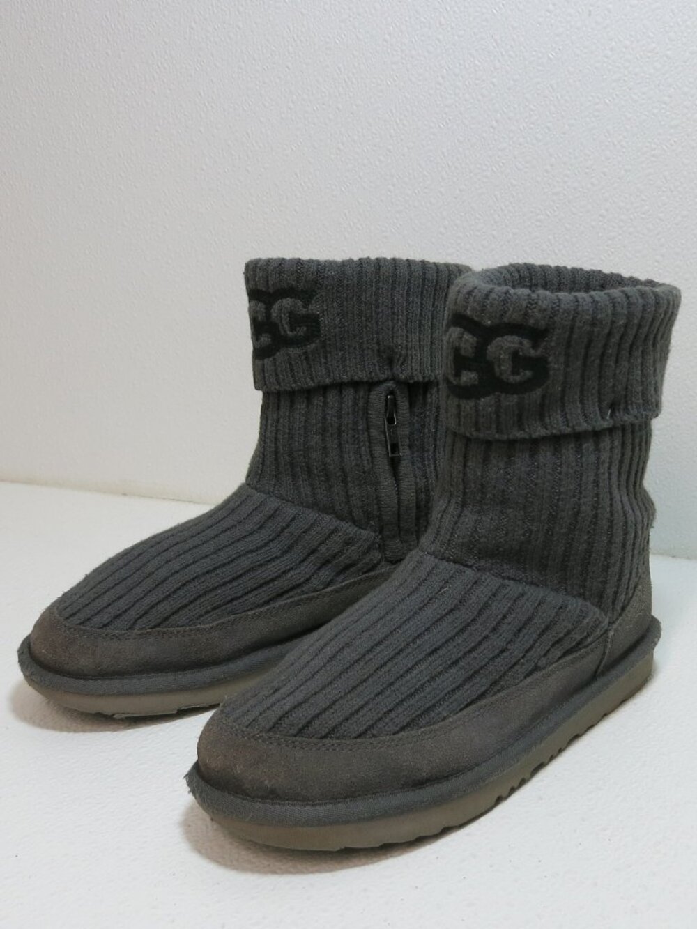 UGG Knit Classic Winter Zippered Boots Kids Footwear Sweater Style Boots Sz 4